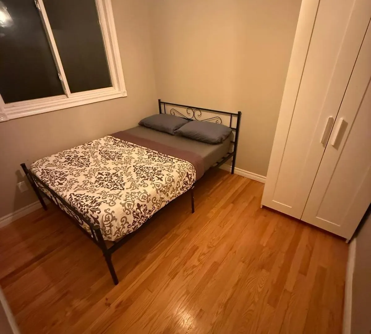 Free Stay At Kitchener-Just Taxes And Fee-Near Conestoga College-Downtown Homestay Kitchener