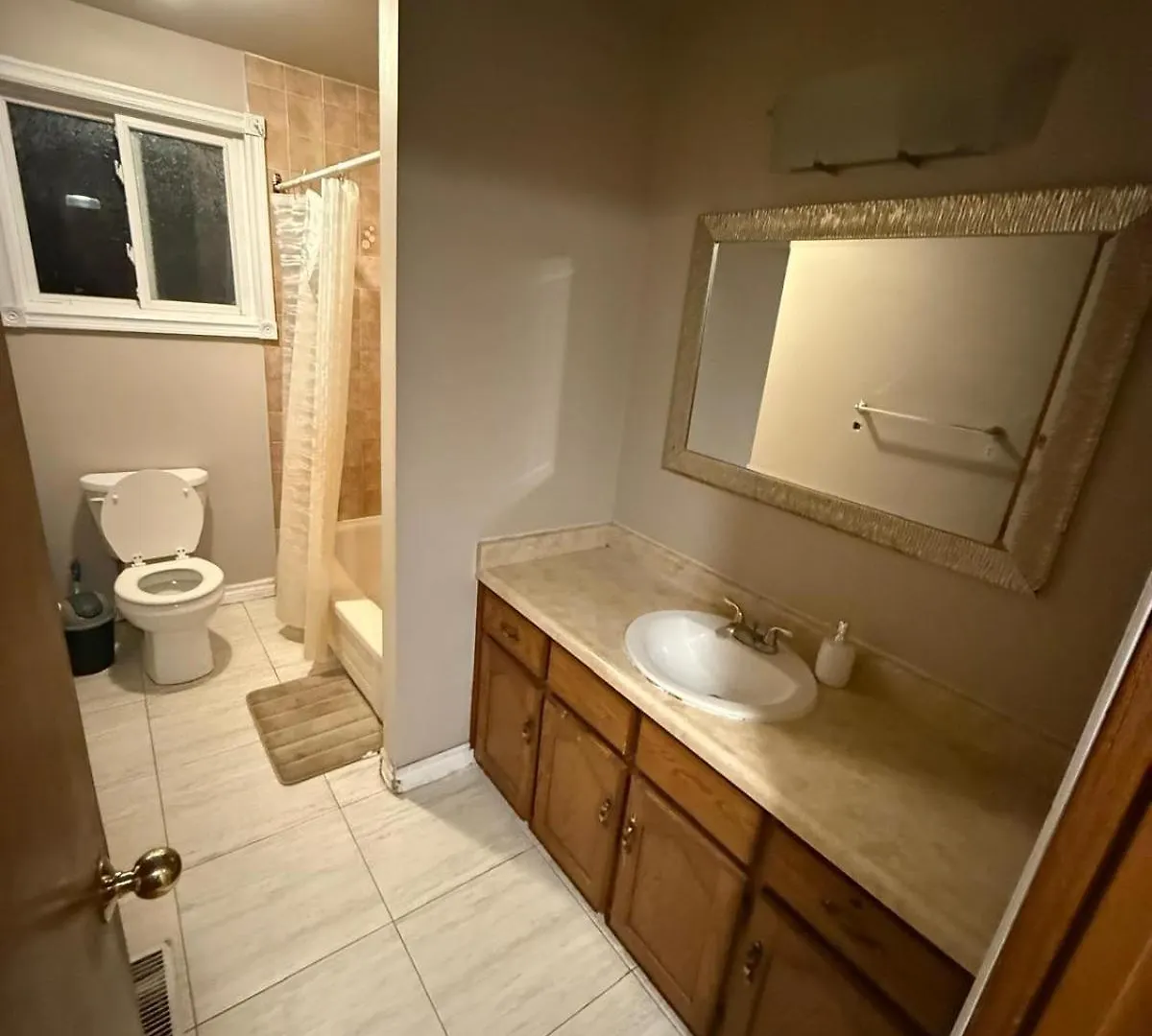 Free Stay At Kitchener-Just Taxes And Fee-Near Conestoga College-Downtown Kitchener